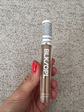 Brightening Concealer -  Carmella Dream (Warm Brown)